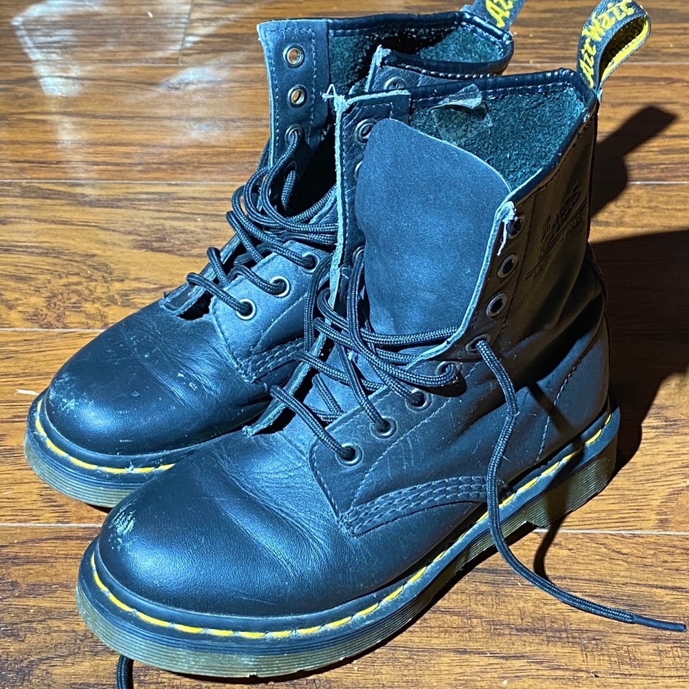 Dr Martens size 5 US ladies. Soft leather